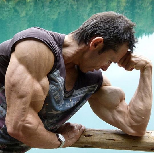 48岁大叔的拉丝肌肉堪称行走的人体标本