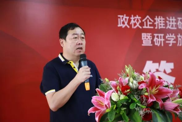 集美大学于洪亮副校长,厦门理工学院陈丽安校长助理,厦门悠度休闲用品
