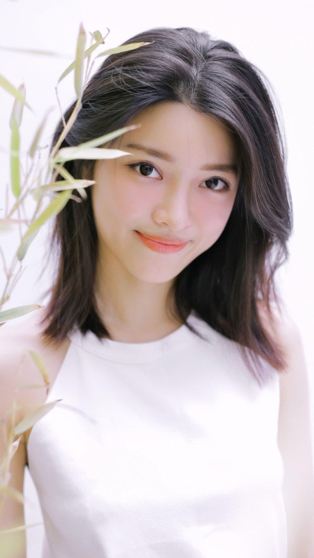 活力短发美女元气写真图片手机壁纸