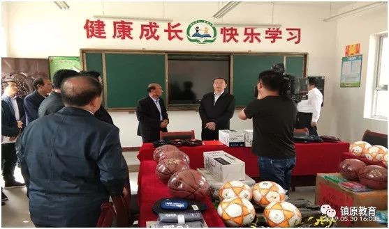 市教育局局长石环周,县委副书记,县长侯志强,县教育局局长王佐