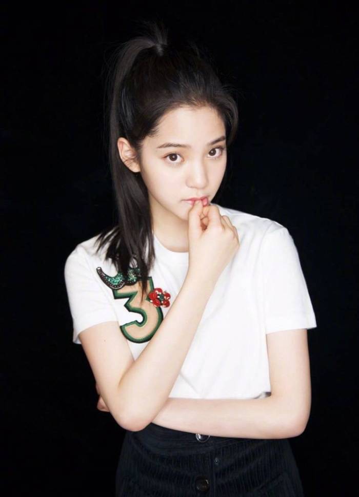 欧阳娜娜15岁就攻占了地球的美