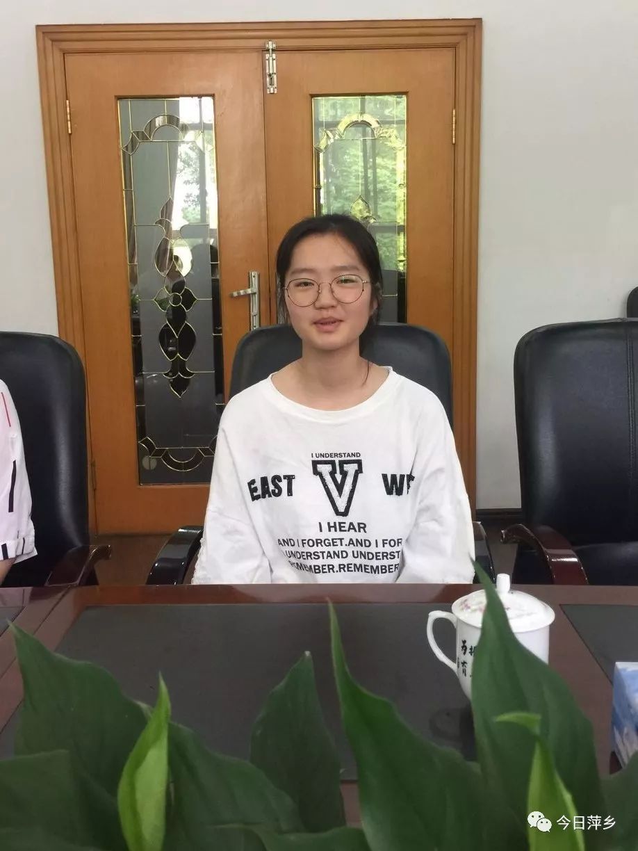 萍乡中学校长张水国,萍乡中学党委书记廖萍建,副校长钟武慷,周积纯等