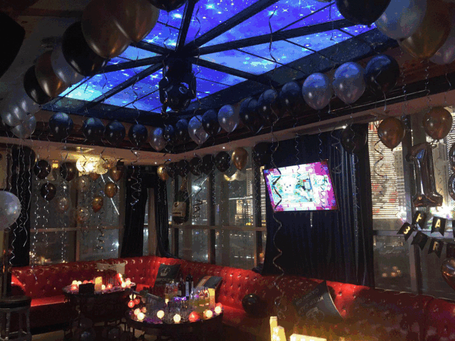 没想到金格楼上竟然藏了这么一家ktv占地4000㎡还有夜景包房