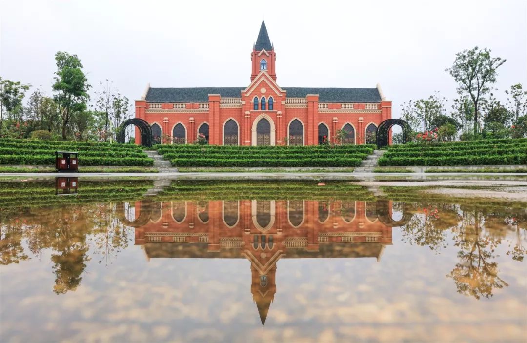 人文经典项目书香四溢美景满园安远县书香公园