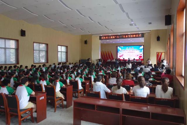 周庙村设为教学联系点并为两村幼儿园授牌;明日之星教育基金会名誉