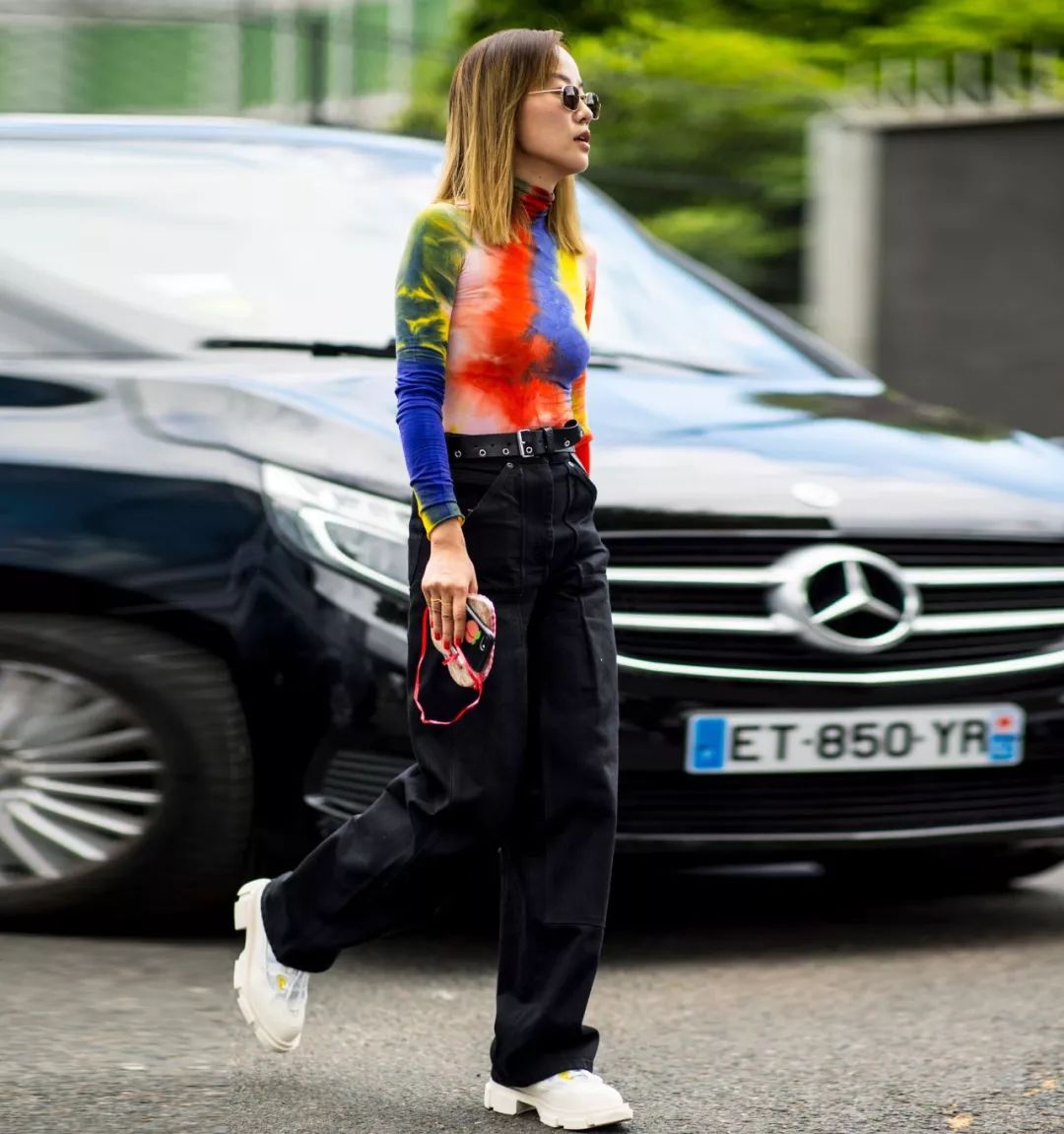 我的"女神"金泫雅开微博了!微博中公开的扎染t恤必须get