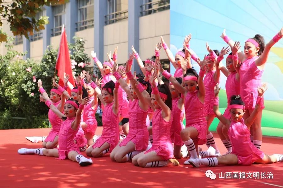 四9班《小小少年》《小青蛙》表演者:友谊红领巾小百灵合唱团杯子舞《