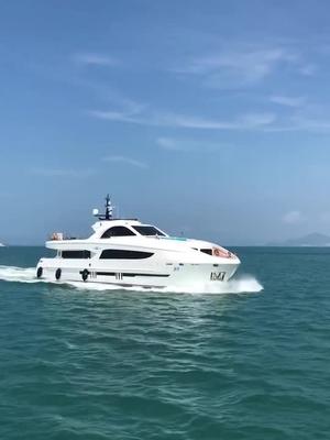 出海巧遇成龙大哥的游艇好漂亮