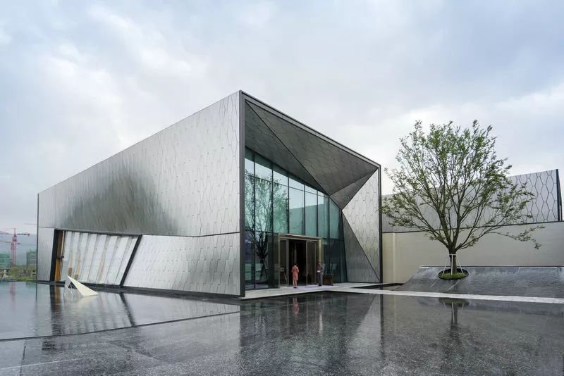 铝板种类那么多,为何设计师都偏爱蜂窝铝板?