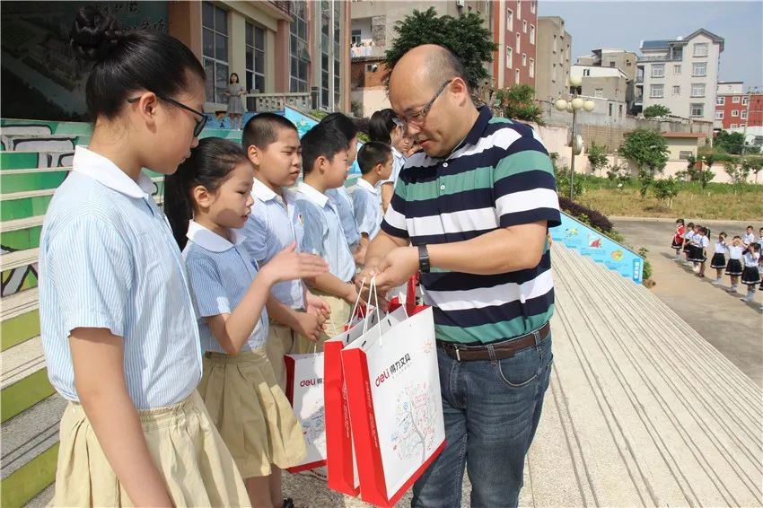 童心飞扬玩转六一福清市元载小学六一表彰大会