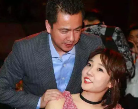 白百何到底多么有魅力看一眼王中磊的表情就明白了