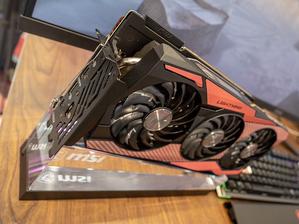 微星台北展展出骚粉版rtx2080ti闪电外观太亮眼