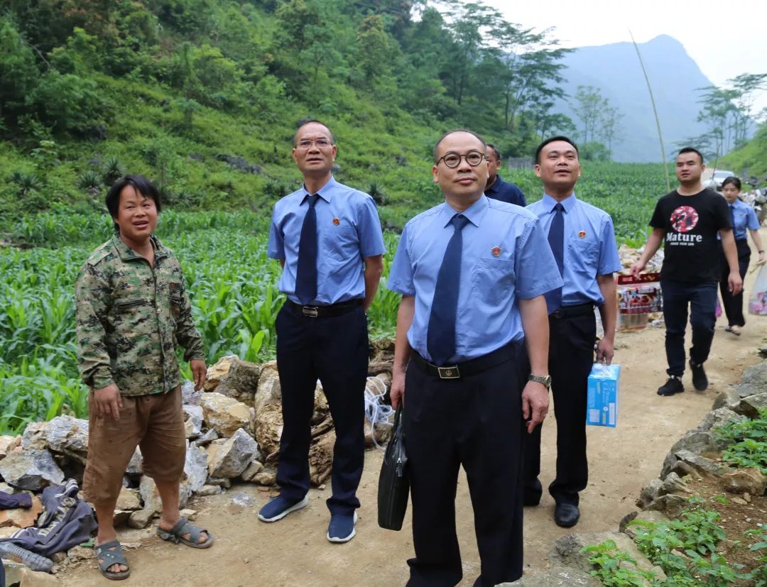 2019年"六一"儿童节即将来临之际,大化县人民检察院再度深入大化县雅