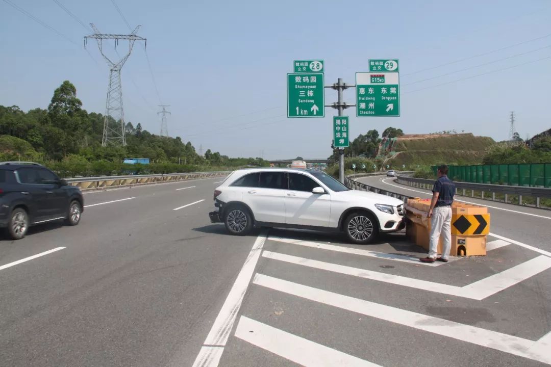 一小车在惠州高速上被大货车追尾,却要负事故的全部责任?