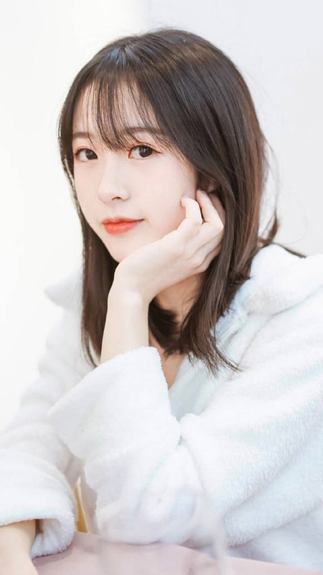 优雅气质美女性感写真图片手机壁纸