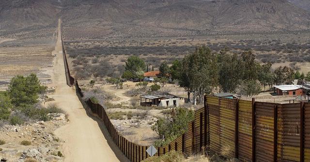 海军陆战队遭邻国袭击,爆发激烈枪战_特朗普