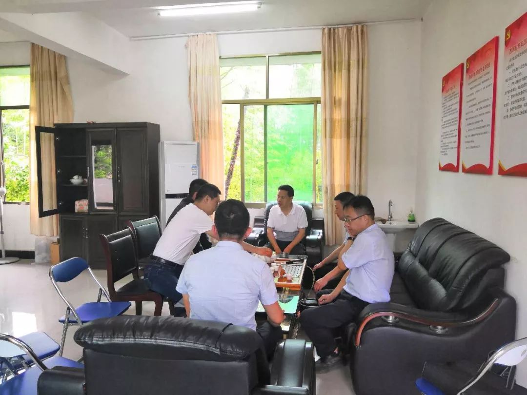 南平市交通局局长袁仁旺赴西郊村针对道路建设进行调研兴田镇圆梦村