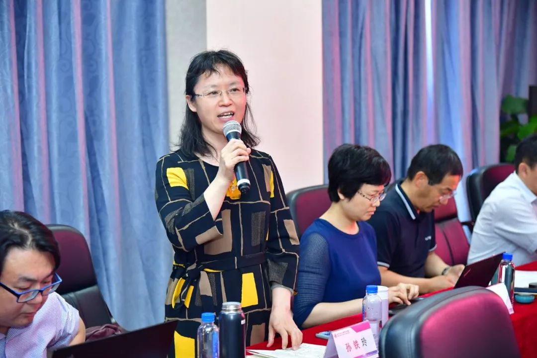 图25 孙铁玲主任发言夏满初中教研室副主任 语文教研员1合理确定学科