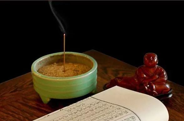 你闻香的方法对么