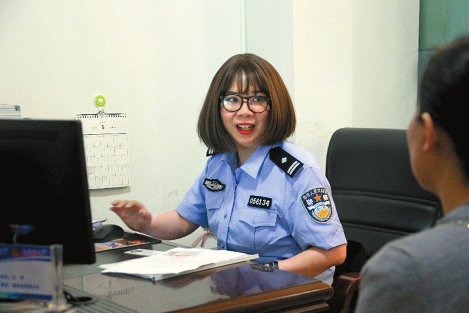 派出所有位"假发民警" 她说:即便生病也要让群众看到最美的我
