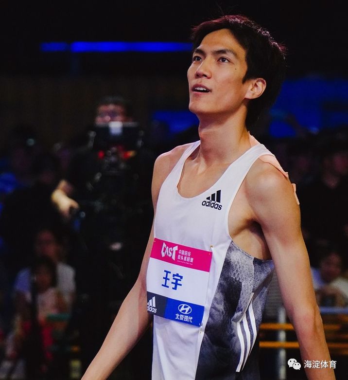 中国田径街头巡回赛北京站举行王宇以230米跳高折桂