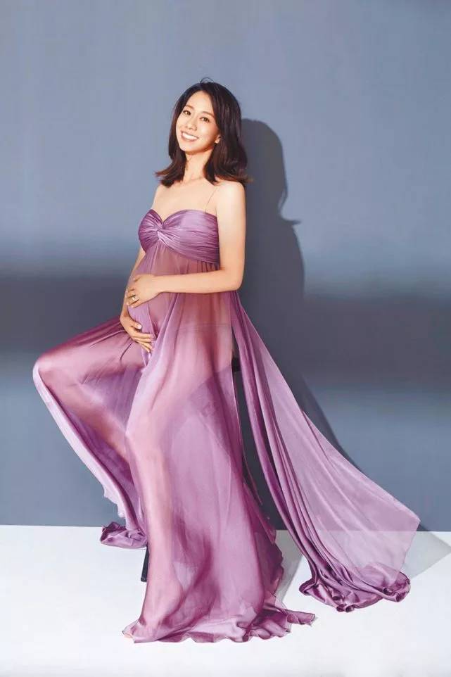 40岁"孔慈"吴辰君二胎产子晒照报喜 眼带笑意尽显母爱