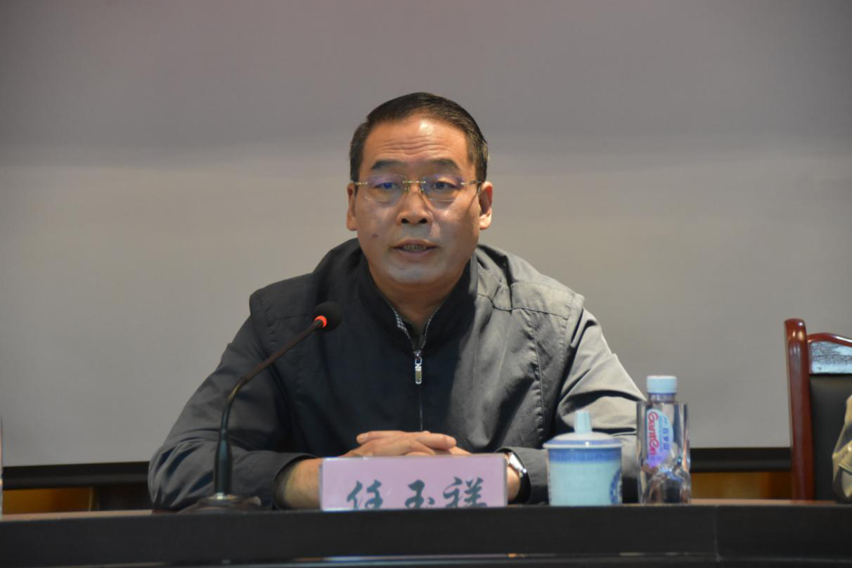 (任玉祥实地查看患儿住宿条件)(任玉祥以个人名义献爱心)市残联理事长