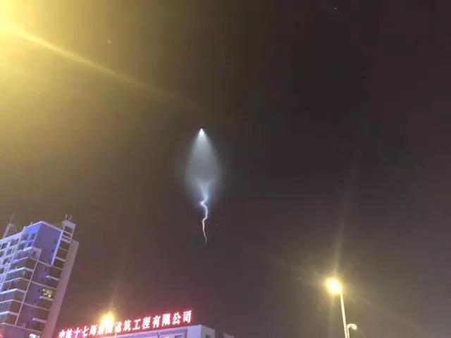 河北夜空惊现不明飞行物到底是什么