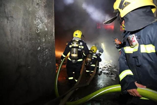 工业园区纸厂起火防火工作一定要重视