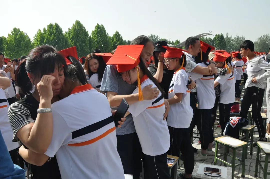 —稷王中学2019届高三成人礼暨毕业典礼仪式