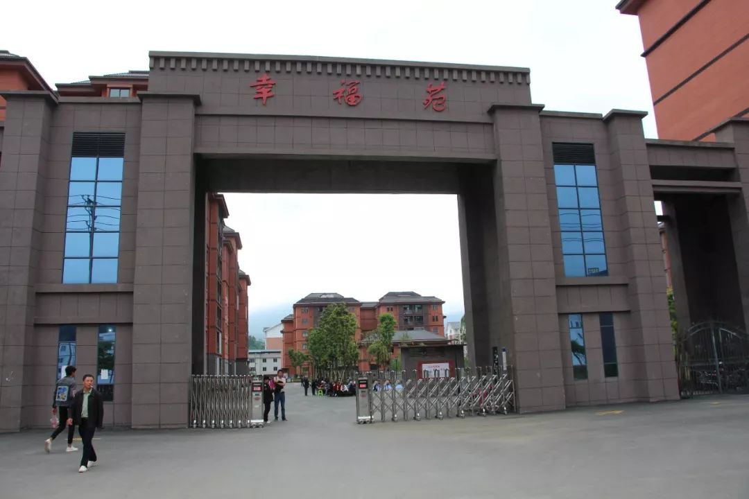 近年来,青杠塘镇在县委,县政府的坚强领导下,积极安排部署,对该镇搬迁