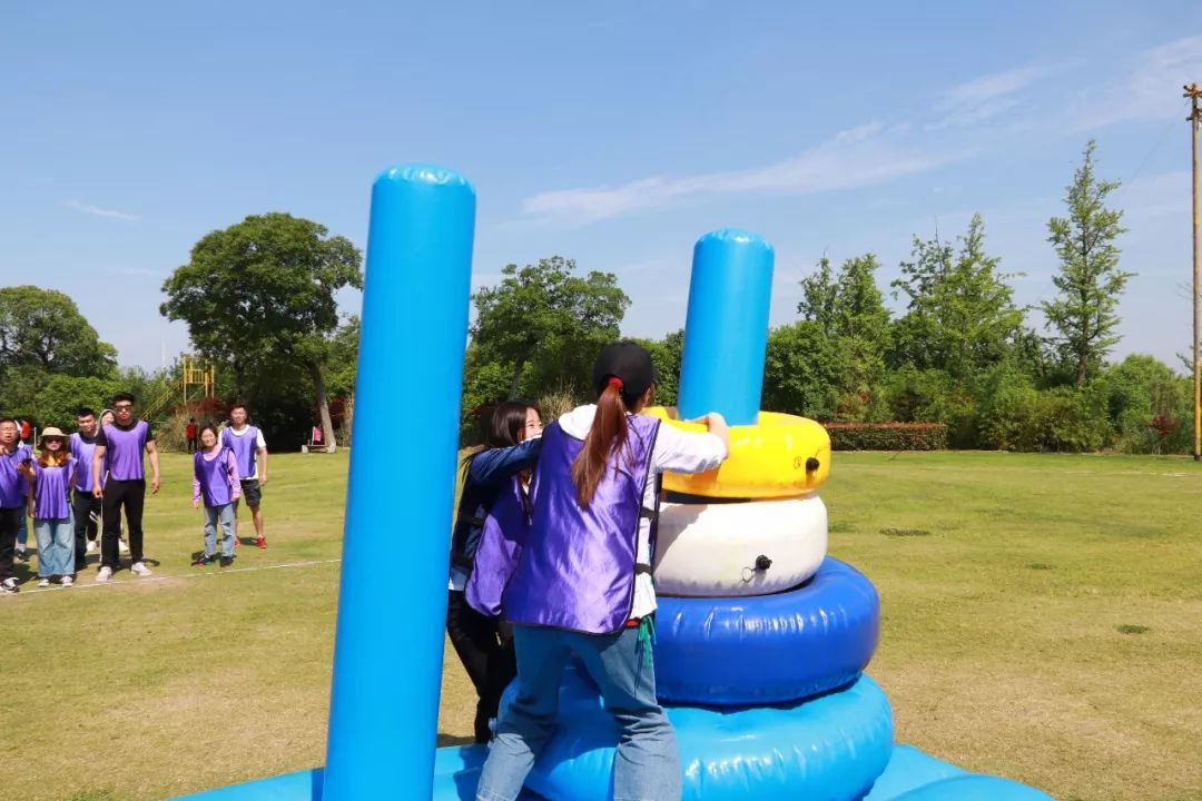 "超级汉诺塔","协力云梯","扑克传面粉","六角拔河"这些拓展项目中