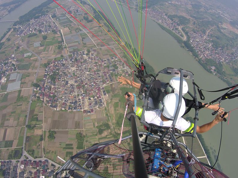 高空喝啤酒带宠物上天这个江浙沪飞行营地已经被吹爆了送飞行体验