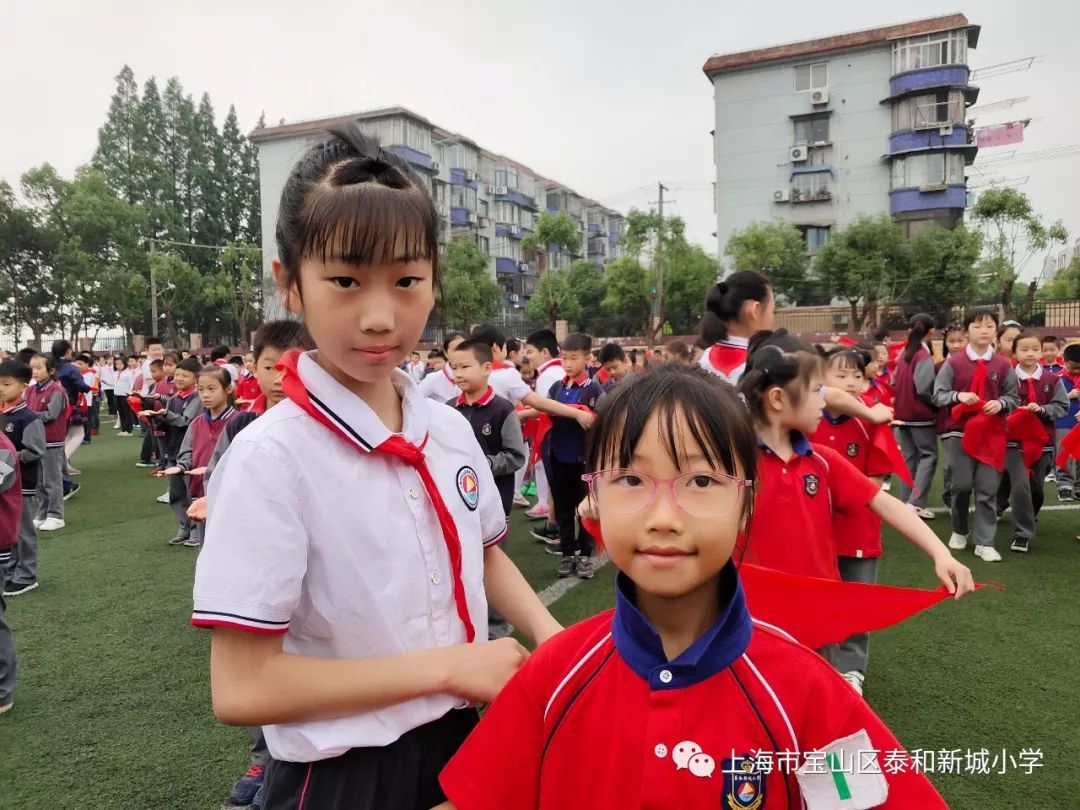 星星火炬伴成长泰和新城小学二年级入队仪式暨六一庆祝活动