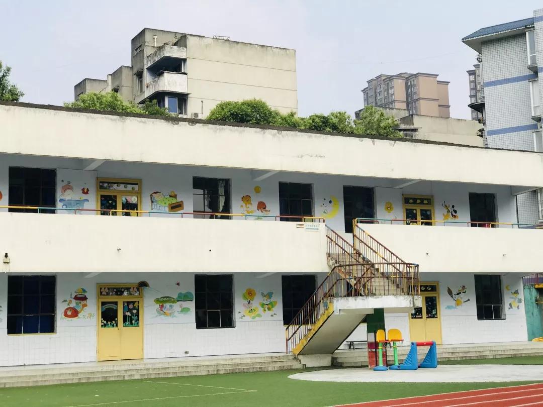 每个郫筒二小毕业的都是在石牛公园耍大的