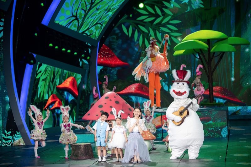 童心唱出来范玮琪央视六一晚会与小朋友探秘动物森林