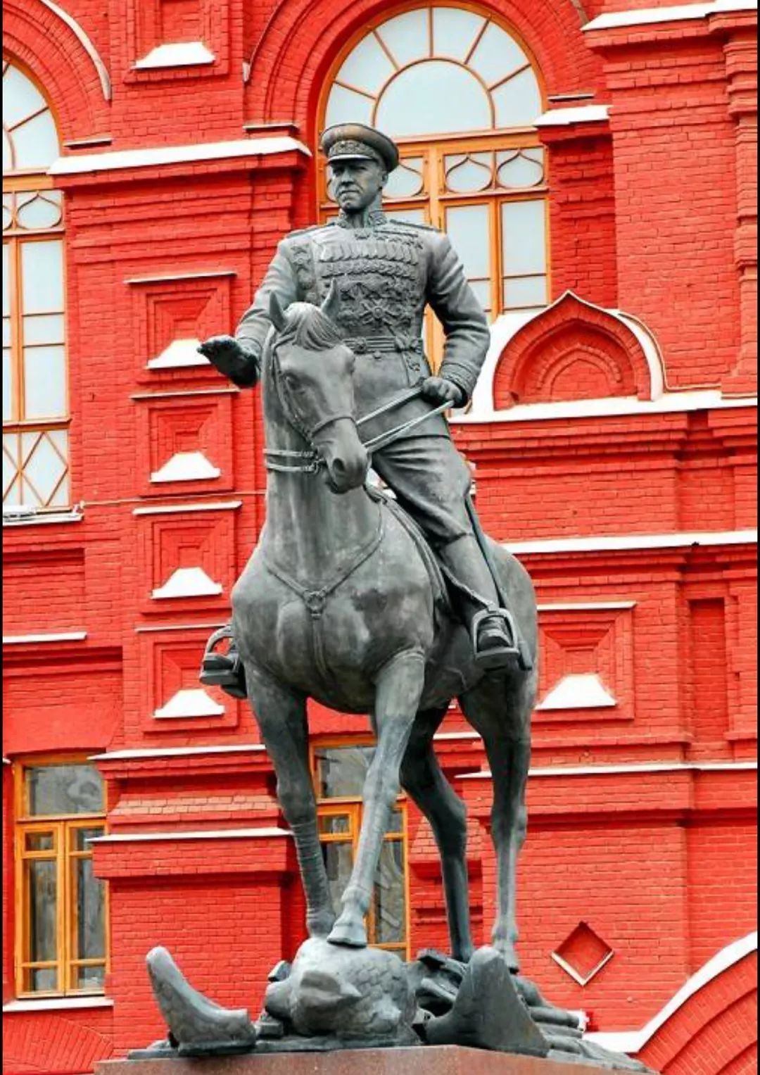基辅朱可夫雕像图片