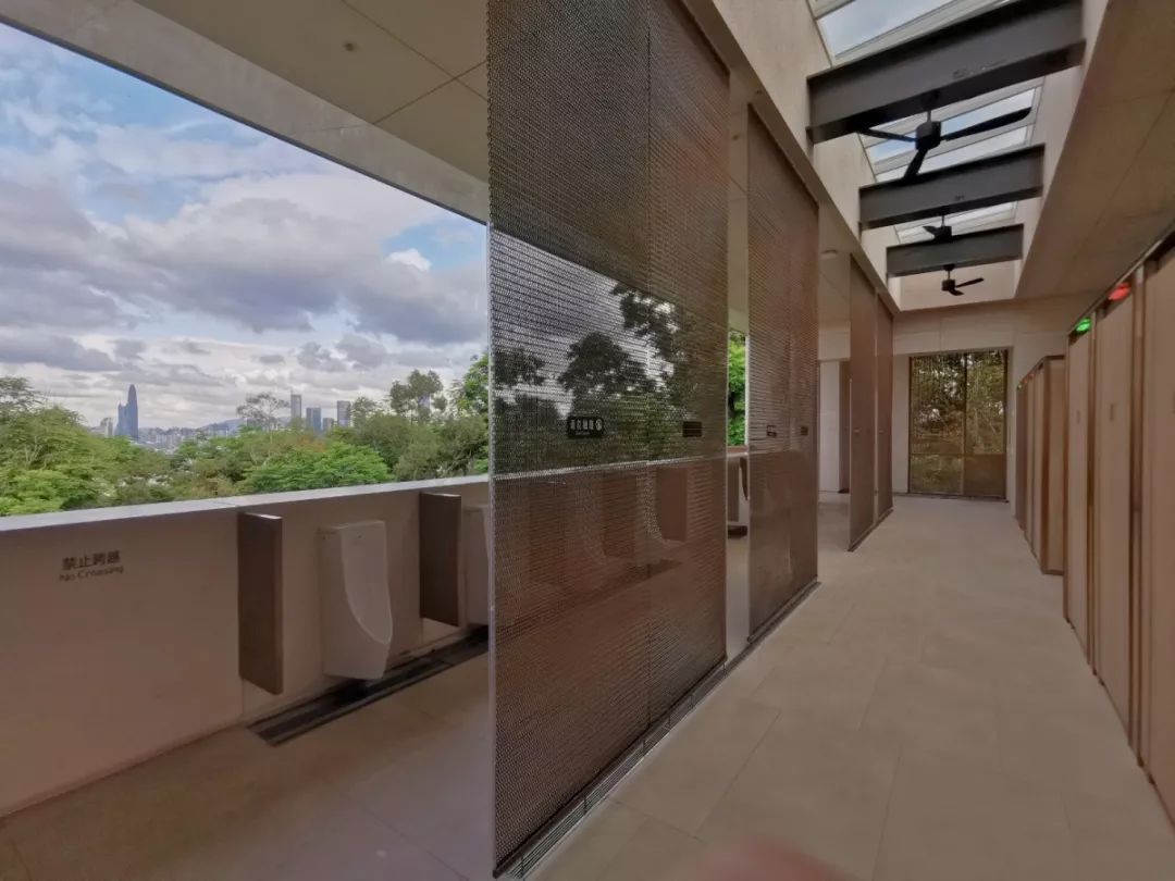 这个高颜值公厕成网红就在莲花山公园