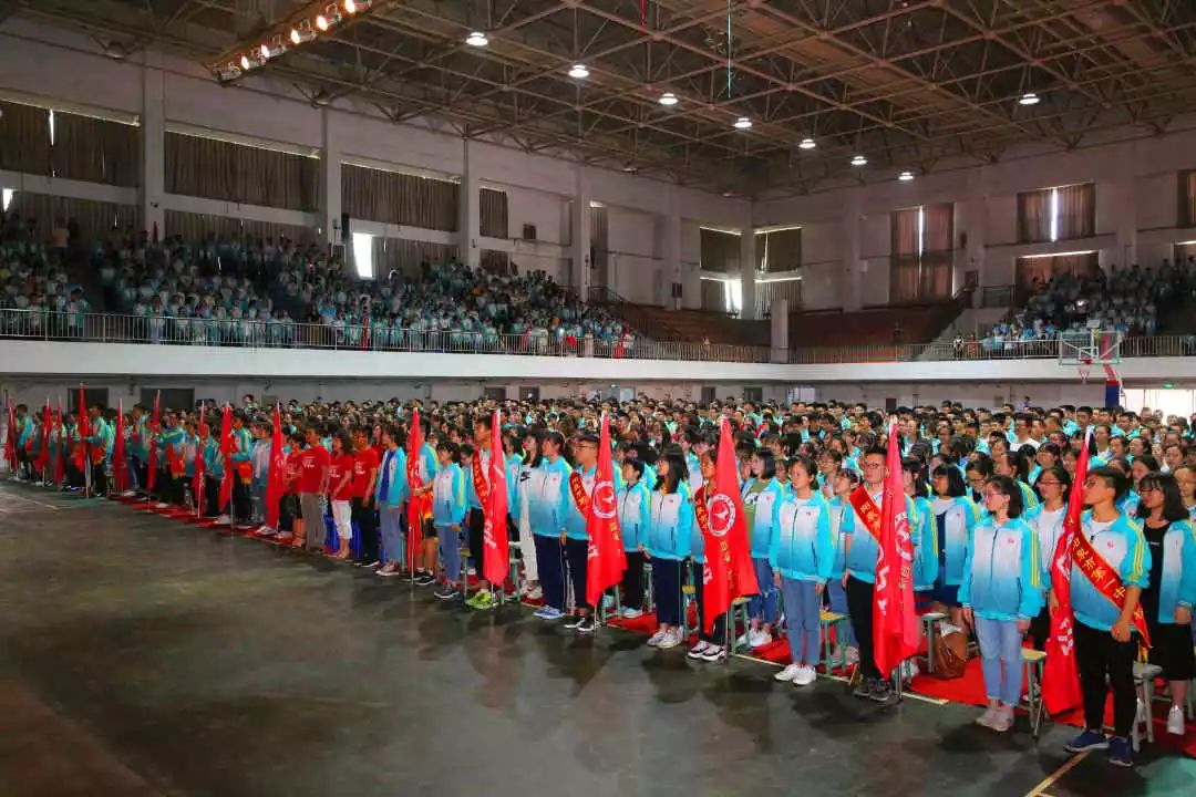 阳泉一中我校举行2019届高三毕业典礼