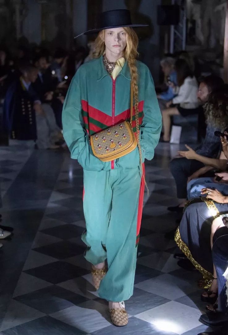gucci2020早春度假系列公开反抗堕胎法为女性发声