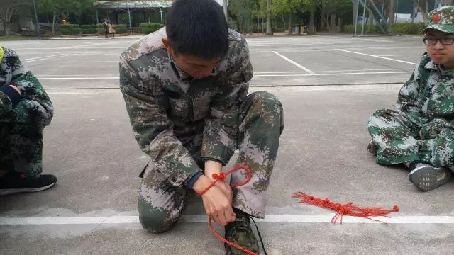 信宜家长孩子漫长暑假沉迷手机游戏不如报名封闭式夏令营学会独立自强