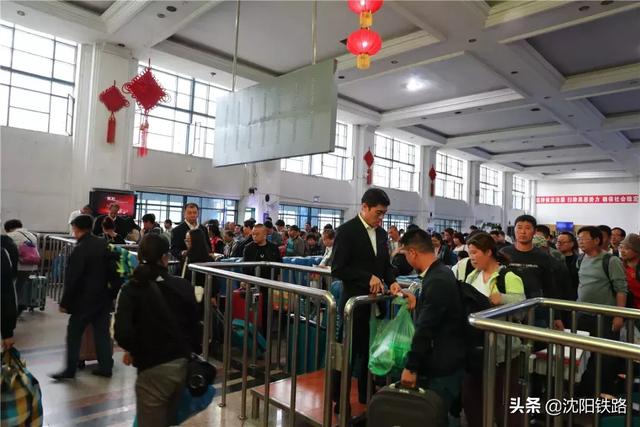 如下:沈阳前往通化方向的k5065次,5时55分从沈阳站始发,途经小市站