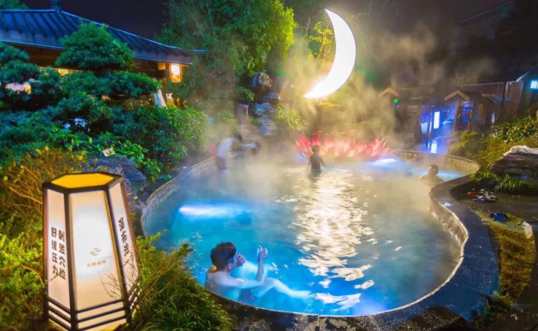 坐拥西湖姊妹湖毗邻2大主题乐园杭州亲子酒店人气王33座雨林温泉泡到