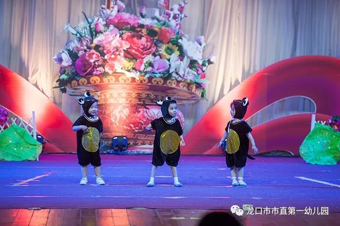 芽芽班绘本童话剧《小蝌蚪找妈妈》银杏班绘本童话剧《地球妈妈的绿