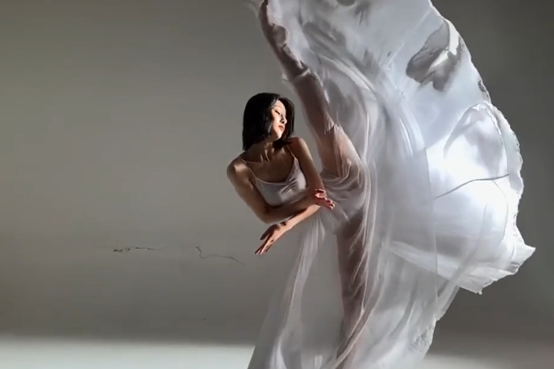 赵圆瑗表演舞蹈,看到她的全身照后,网友:让我沦陷,这双腿足矣