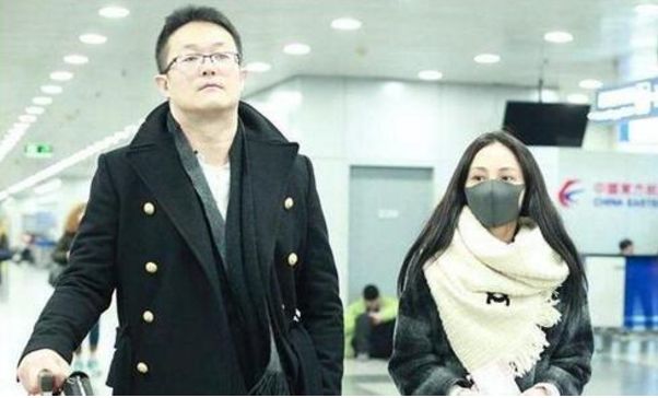 姚笛罕见与未婚夫同框姚笛打扮低调未婚夫体贴备至