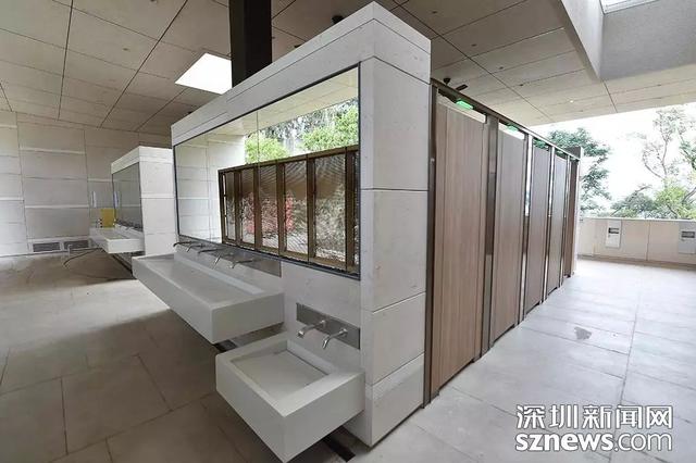 颠覆想象这个网红公厕不一般如厕还能顺便看风景就在莲花山山顶