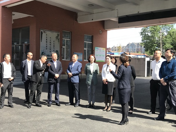 长春市教育局局长梁国超,宽城区副区长周红等陪同调研