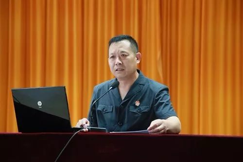 【法制教育】沂源二中:举办"学法,知法,守法"法制报告会