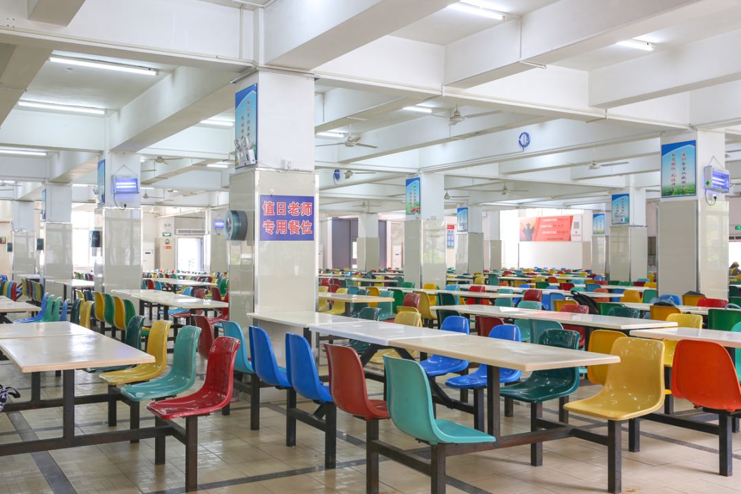 泉州这所贵族学校的食堂是他们不想毕业的理由